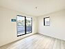 室内：1号棟  ■落ち着いた色合いのお部屋で穏やかな時間を楽しめます