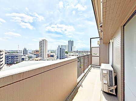 ■ 自然を身近に感じる、開放的なバルコニー