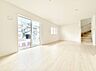 リビング/ダイニング：1号棟  ■光と風を感じる、リラックスできる空間