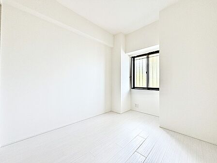 ■シンプルな空間で、収納付きベッドやデスクなど、多機能な家具を活用しやすいです