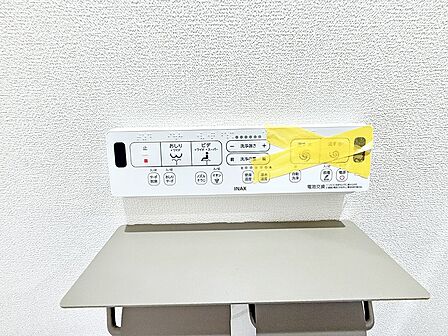 ■温水洗浄で快適、清潔感が保たれるシャワートイレ