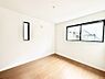 室内：1号棟  ■落ち着いた色合いのお部屋で穏やかな時間を楽しめます