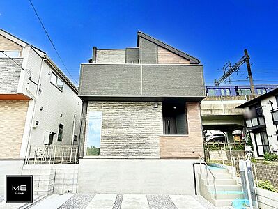 外観:1号棟 ■暮らしを彩る充実した設備仕様が備わった住まい 外観:1号棟 ■暮らしを彩る充実した設備仕様が備わった住まい