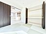 室内：1号棟  ■落ち着いた色合いのお部屋で穏やかな時間を楽しめます