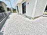 その他：1号棟  ■暮らしに潤いを与える、緑が取り入れられた住まいです
