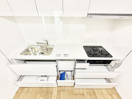 ■シンプルで機能的、毎日使いやすいキッチン