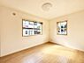 室内：■落ち着いた色合いのお部屋で穏やかな時間を楽しめます