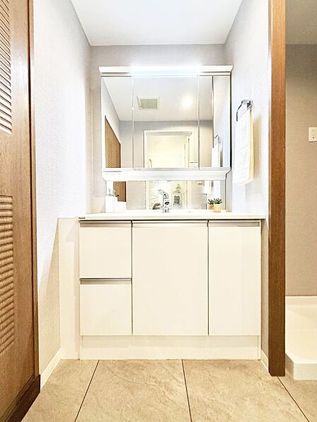 ■明るい洗面所は毎朝の歯磨きも楽しくできちゃいそうです♪