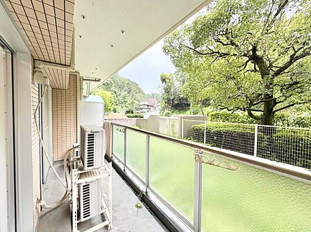 ■ 心地よい風と光を感じる、くつろぎのバルコニー