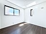 室内：1号棟  ■落ち着いた色合いのお部屋で穏やかな時間を楽しめます