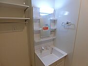 洗濯機置き場上部の棚はうれしい