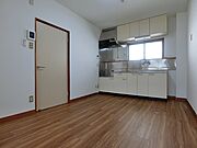 窓が付いて換気もしやすいキッチンです。