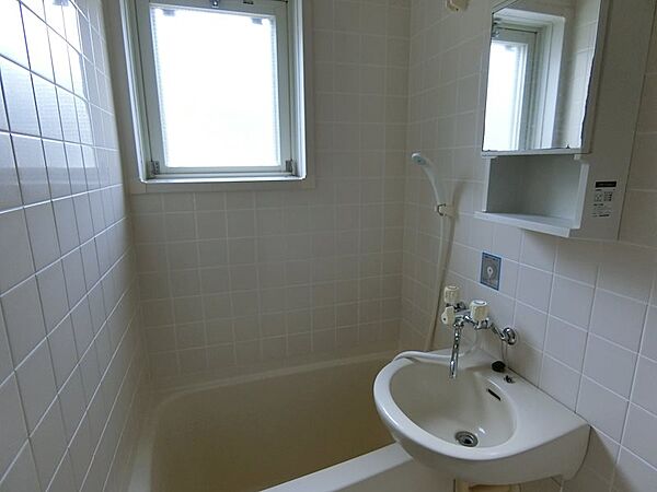 画像29:浴室には窓があるので十分喚起できます！