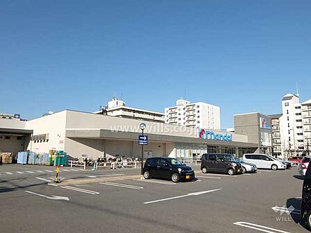 万代(魚崎店)の外観