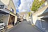 外観：物件の南側前面道路（東側から）です。［2026年1月11日撮影］