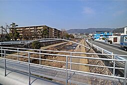 東側徒歩3分の距離に住吉川が流れています♪