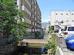 敷地東側には「天神川」が流れています!