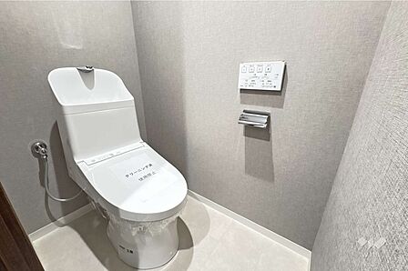 トイレです。2026年4月にリフォーム済みでたいへんキレイです！［2026年4月16日撮影］