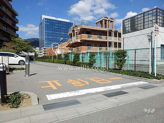 駐車場出入り口...