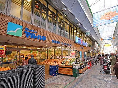 スーパーマルハチ(王子公園店)の外観