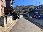 前面道路（西から）