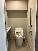 温水洗浄暖房便座・手洗いカウンター付