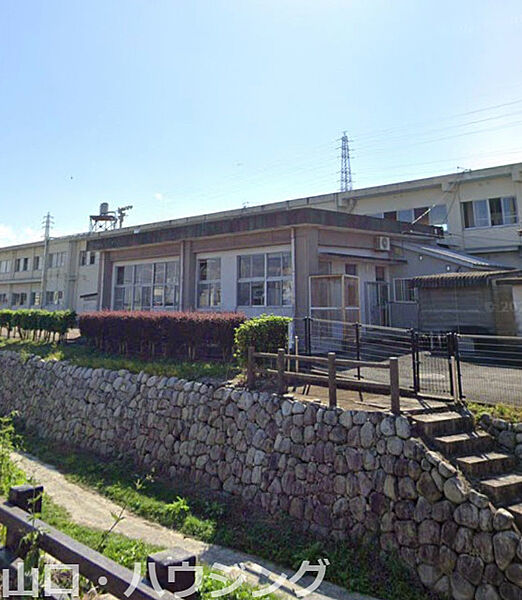 画像22:徳島市立不動小学校 1498m
