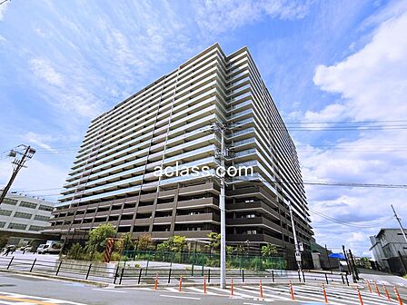 竹中工務店施工の免震マンション!20階建、総戸数377戸の大規模物件です。うめきた再開発エリアから徒歩圏に位置。