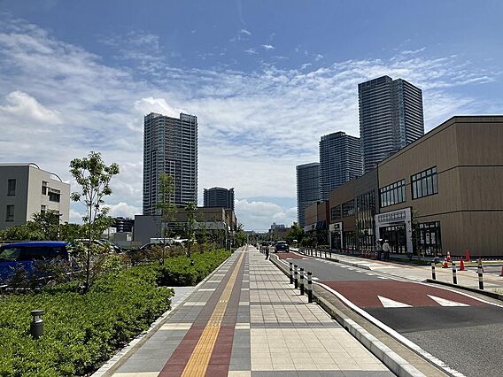 近隣の施設は駐...