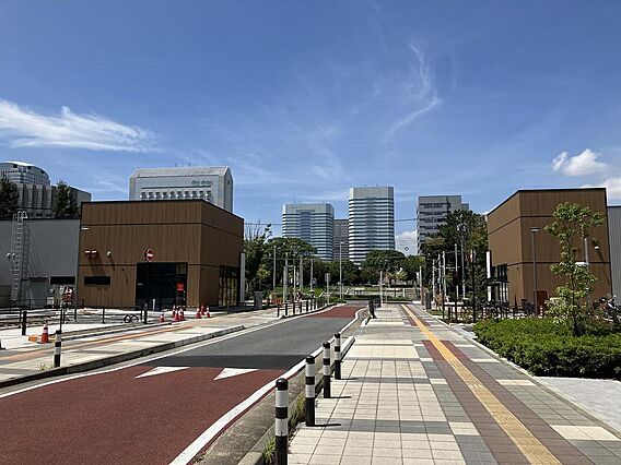 平坦な道なりで...