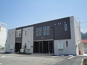 プレミアージュK 101 ｜ 愛媛県今治市別名338番地1（賃貸アパート1R・1階・32.62㎡） その1