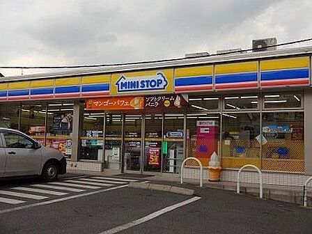 コンビニ「ミニストップ多摩平3丁目店まで197m」