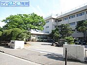新潟市立青山小学校 730m