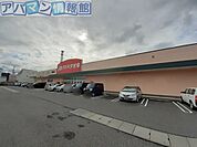 クスリのアオキ新津店 289m