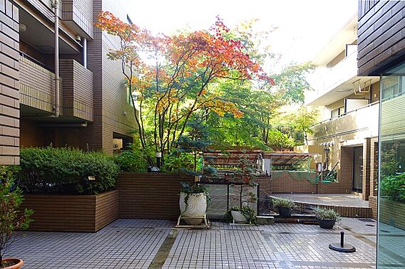 壱番館には池の...