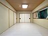 その他：こちらは元は畳敷きの和室（約8畳）でしたが、2021年に畳からフローリングに変更されています。