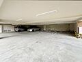 一部屋根付きの...