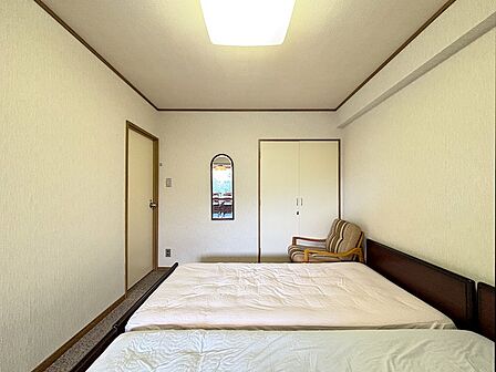 【洋室】6帖の洋室は寝室としてご利用されています。