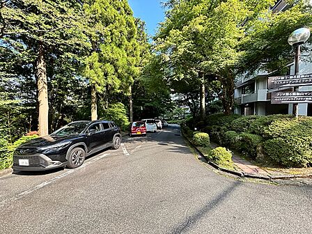 【駐車場】駐車場は無料で利用いただけます。