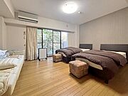 こちらは約11.6帖の洋室です。