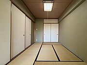 寛ぎの和室は約6帖サイズです。