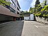 その他：【駐車場】平置きと屋根付きタイプの駐車場がございます。