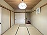 その他：【和室】床の間を設えた、ゆったりと寛げる和室です。