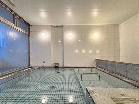 【温泉大浴場】浴槽も広々としています。