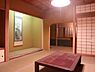 その他：北東側にある8帖和室。奥には茶室があります。　