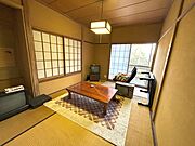 【2階和室】2面採光で明るいです