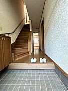 【玄関室内】落ち着いた雰囲気です