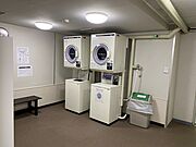 【コインランドリー】大浴場に隣接されたコインランドリーです。2機の設置です。