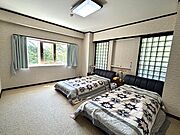 【洋室】和室を改装した南側2面採光の洋室です