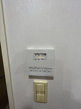 浴室入口の操作...